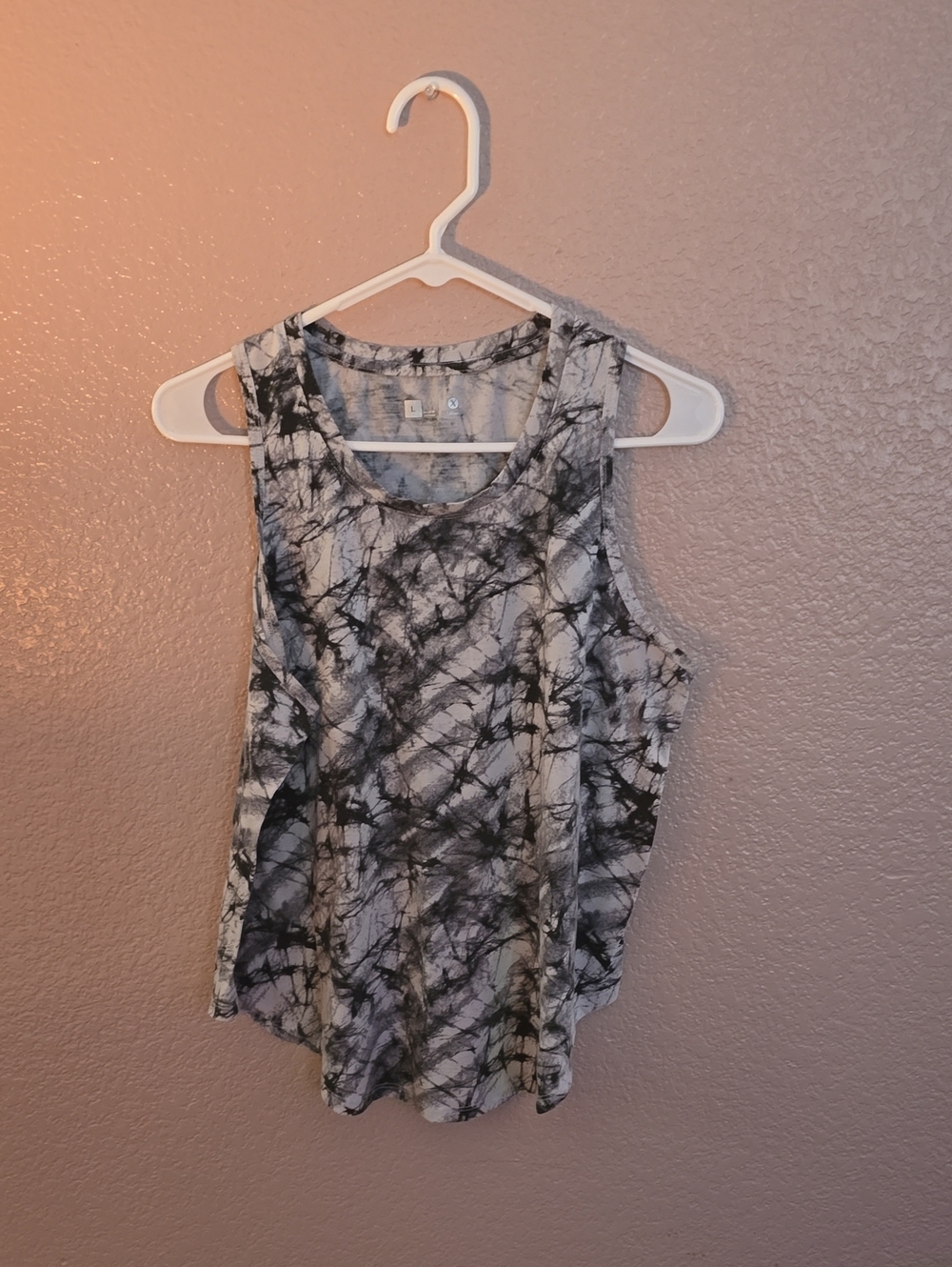 Xersion Black & White Tie-Dye Scoop Neck Tank